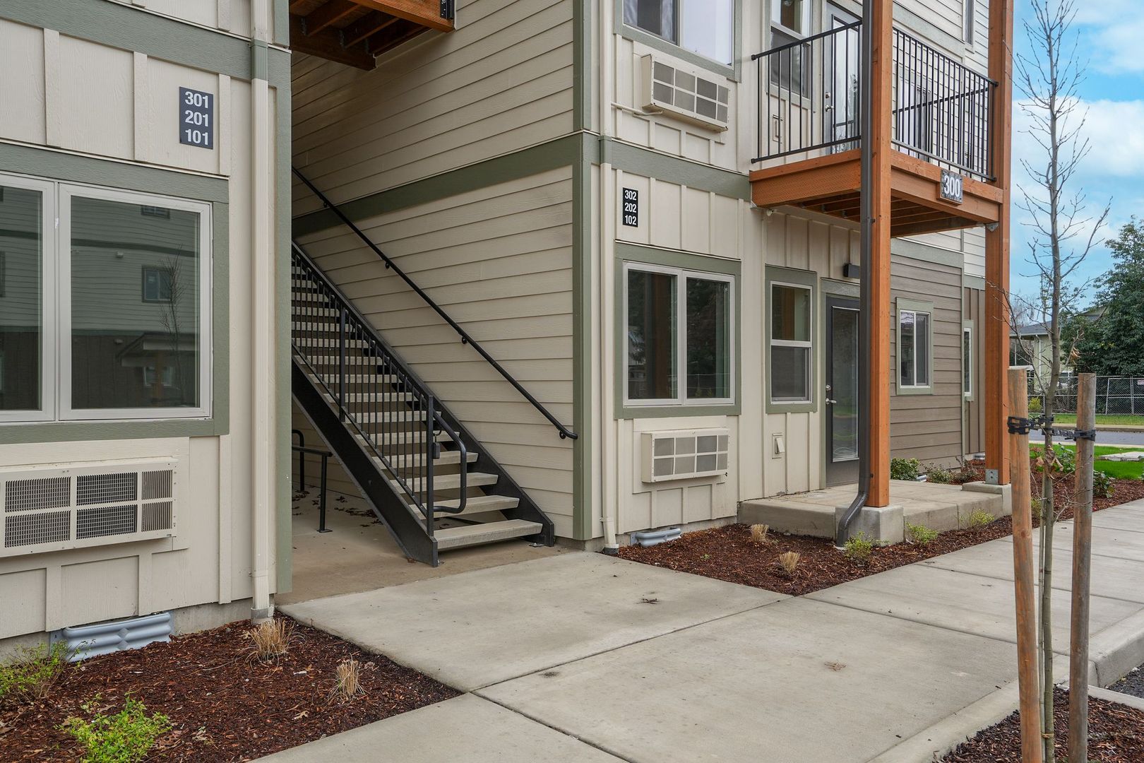 Monmouth Apartment: Hoxton Ave