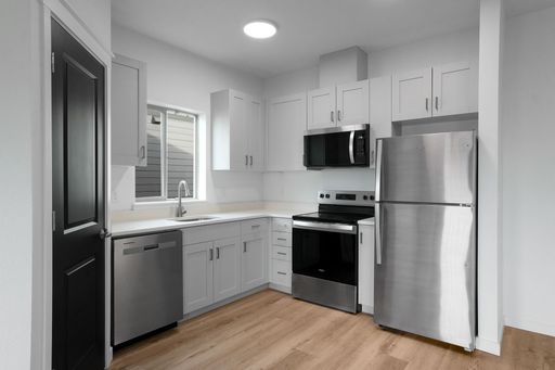 Brand New Units! - 2bed/2bath/880sf – photo 1