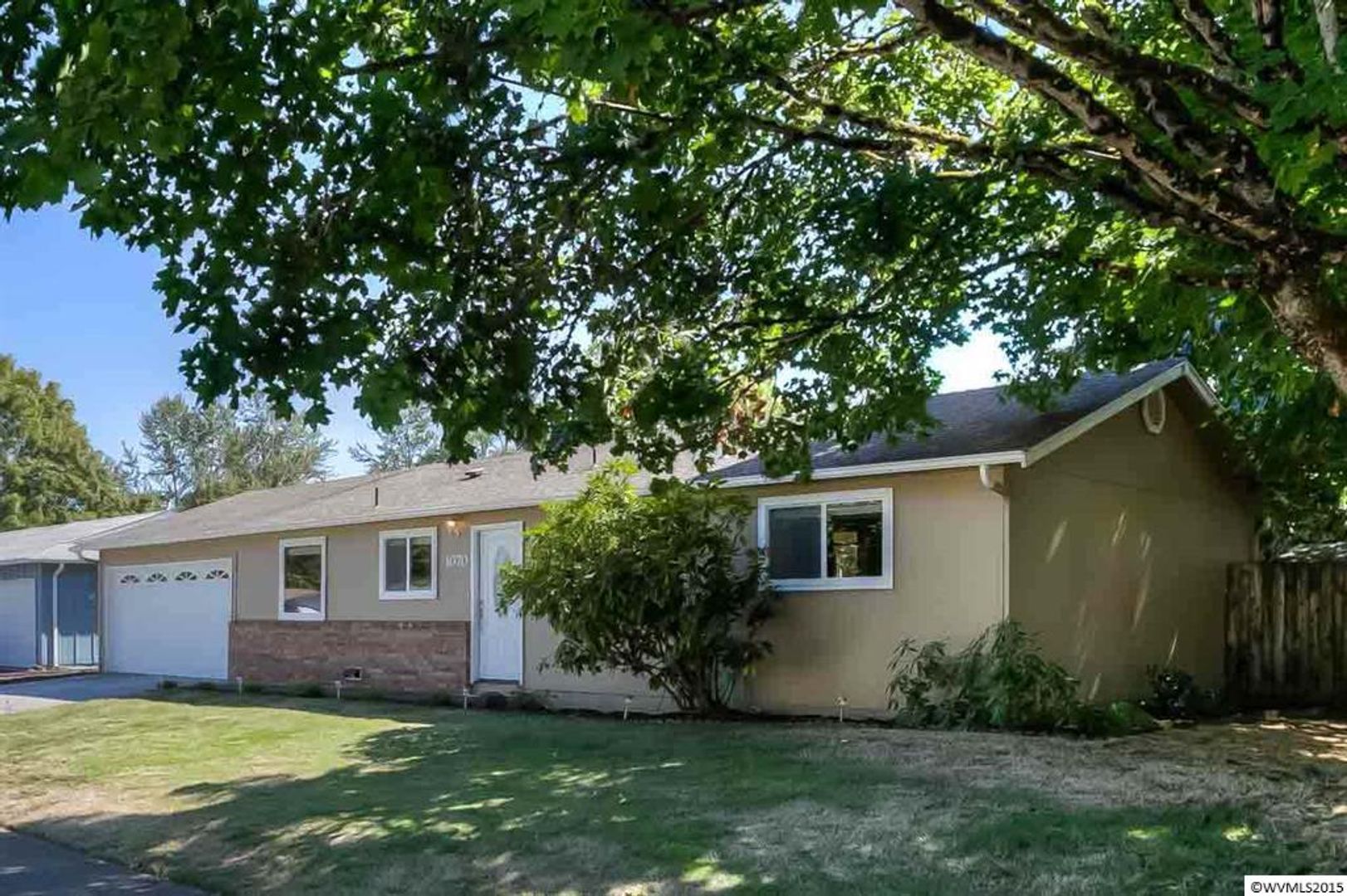 Salem House: 1070 Denise St SE