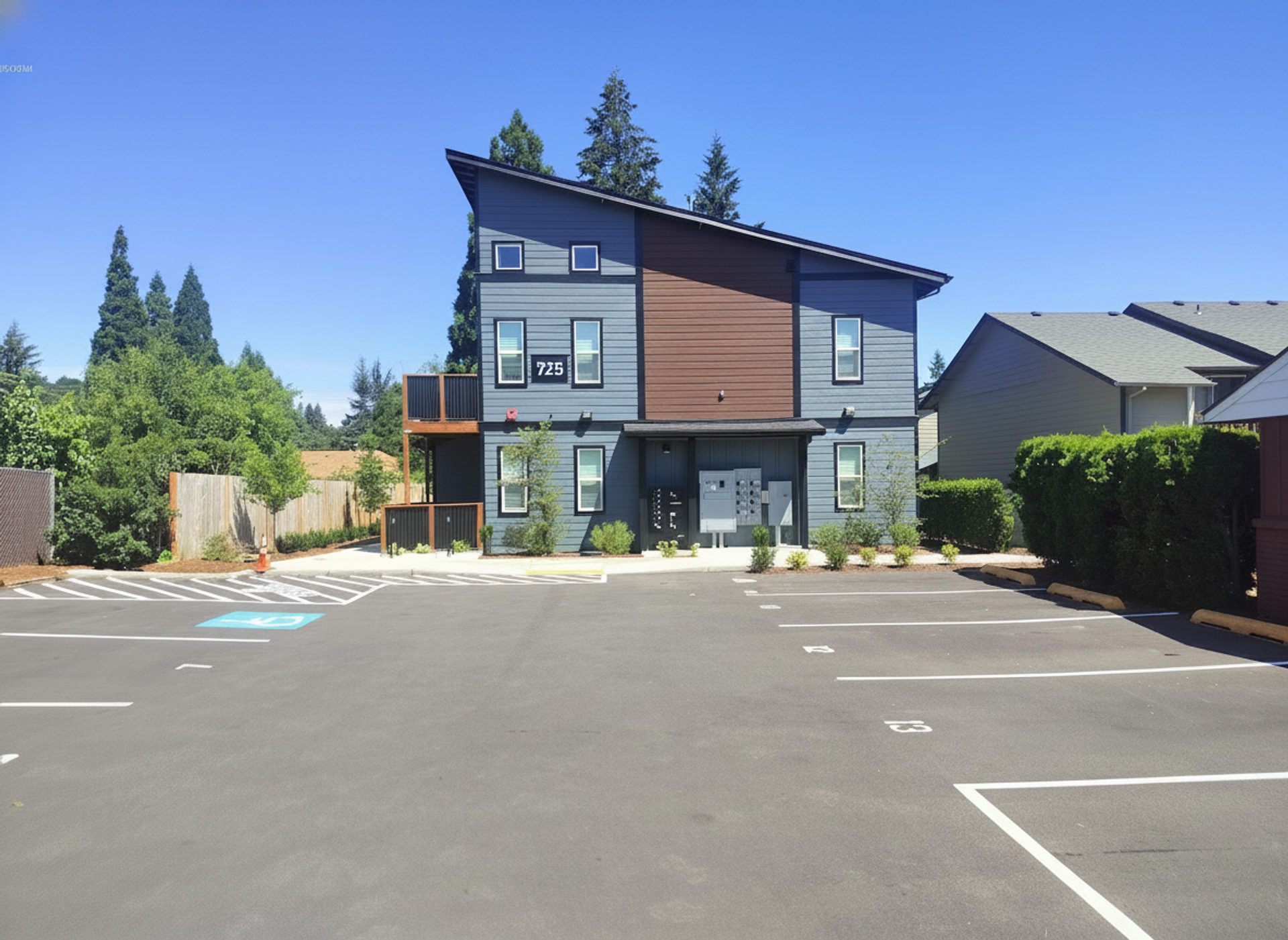 Salem Apartment: 701-725 Lockwood Ln. S