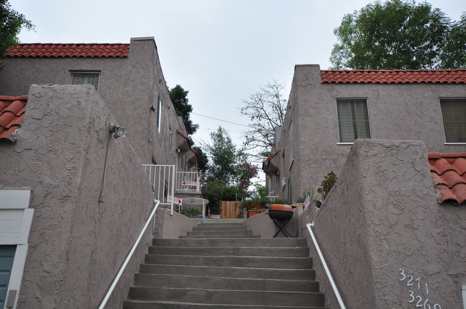 Los Angeles Apartment: 3265 Descanso Drive