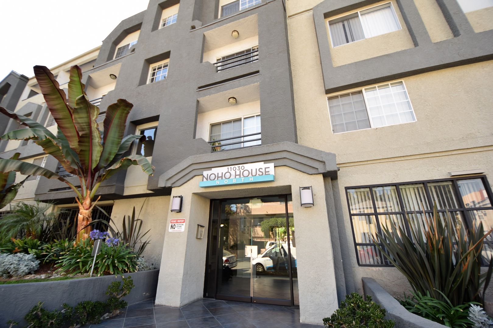 North Hollywood Apartment: 11030 Hartsook Street