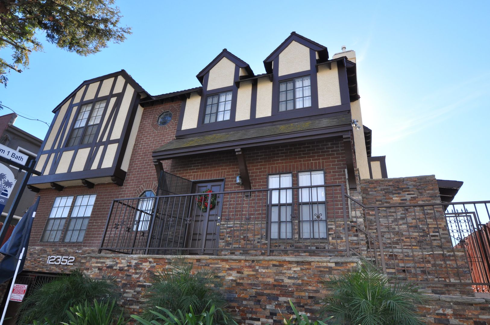 Valley Village Apartment: 12352 Burbank Blvd