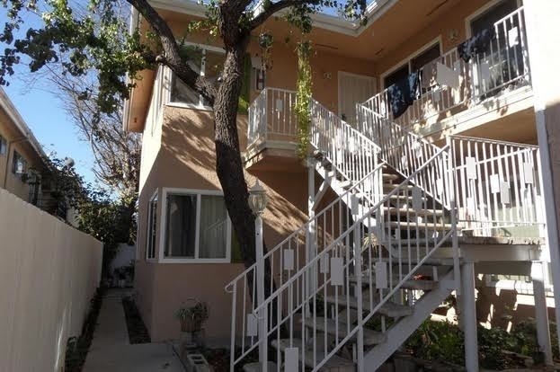 Van Nuys Apartment: 6271 Kester Avenue