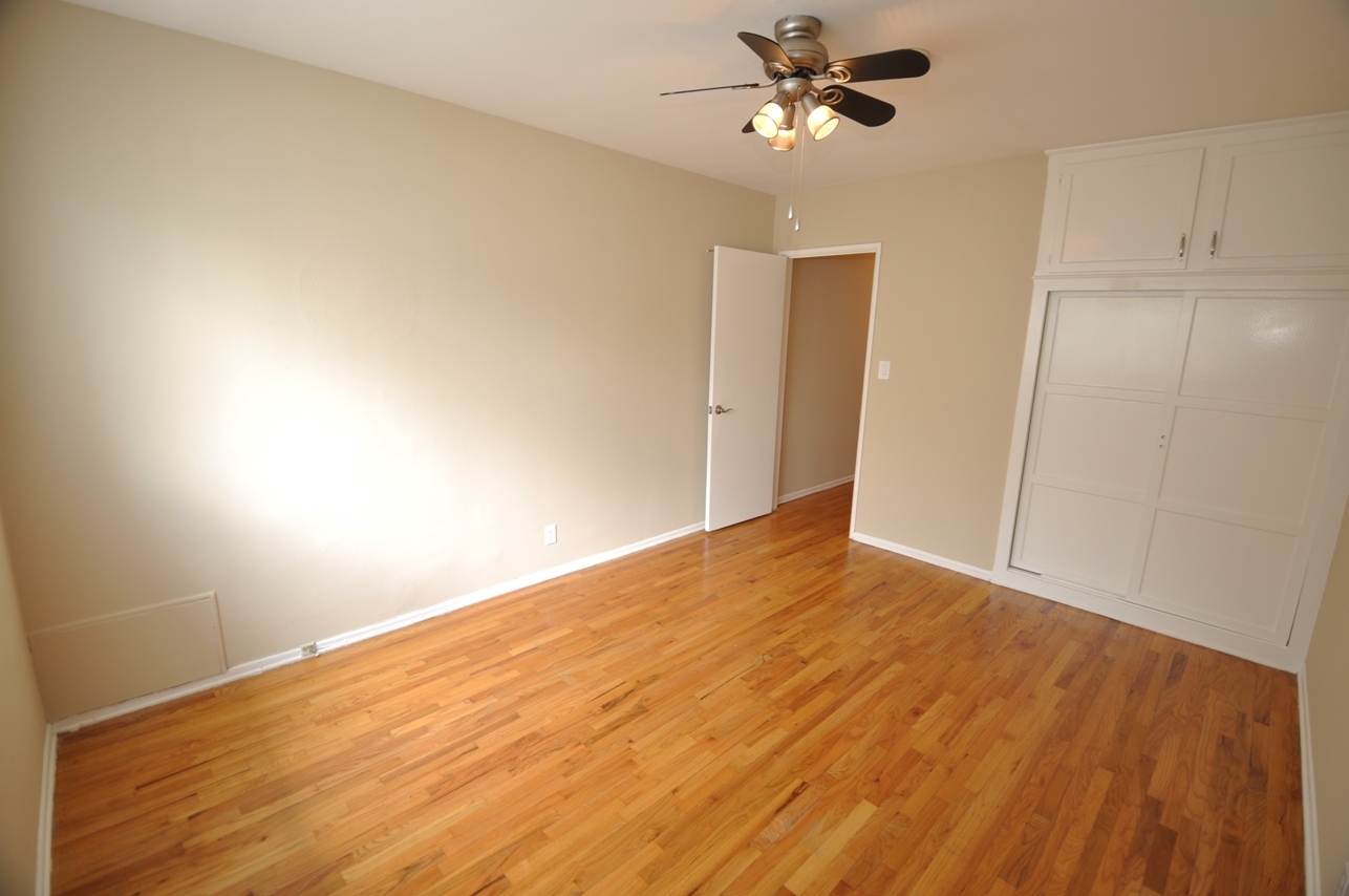 12427 Riverside Drive 5, Valley Village, CA 91607