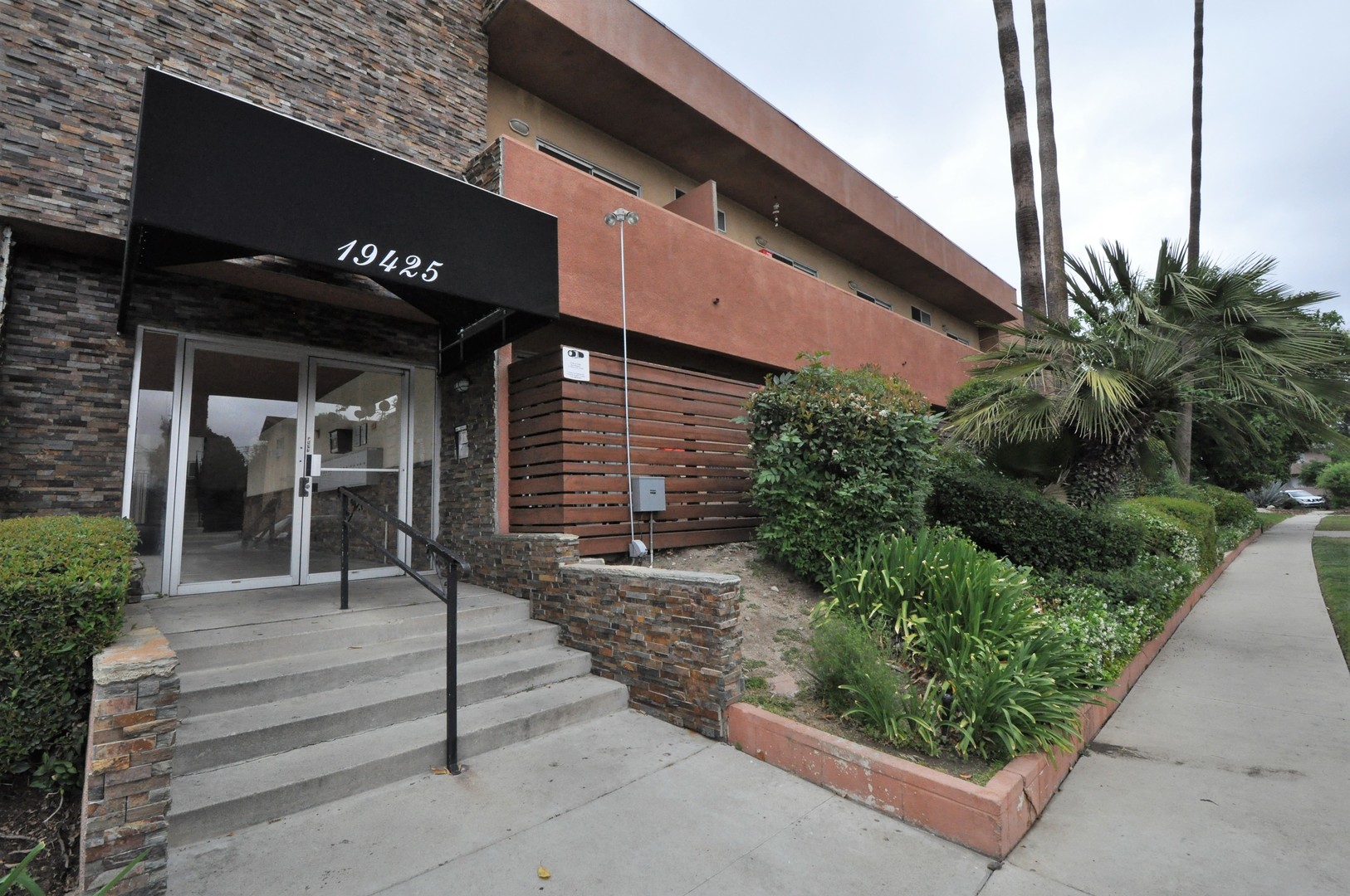 Reseda Apartment: 19425 Haynes Street