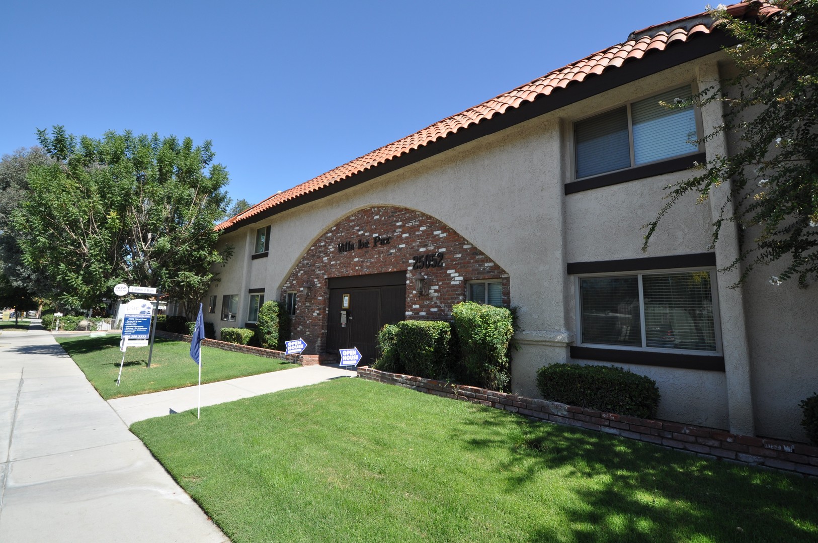 Newhall Apartment: 25052 Walnut Street