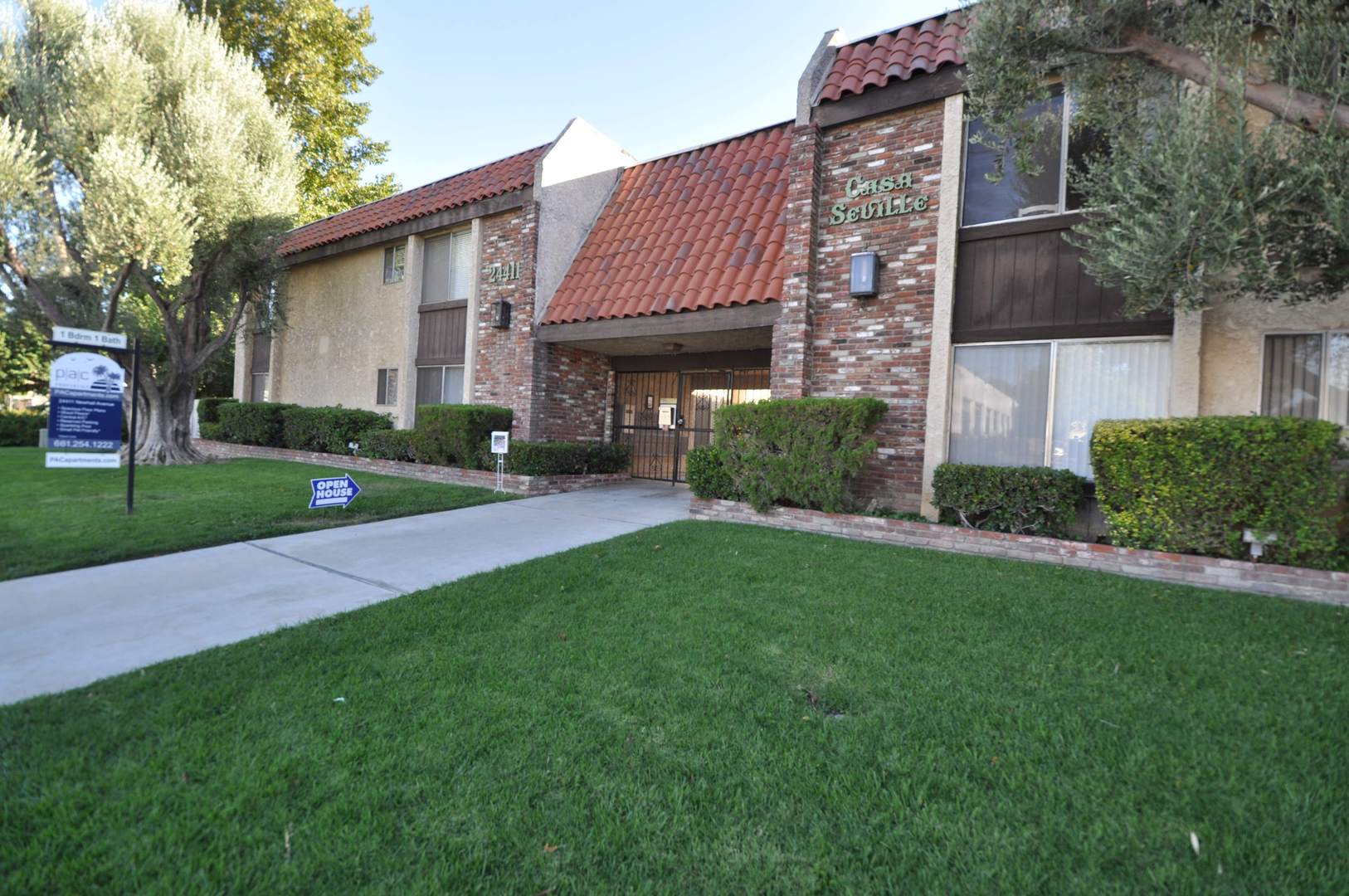 Newhall Apartment: 24411 Newhall Avenue