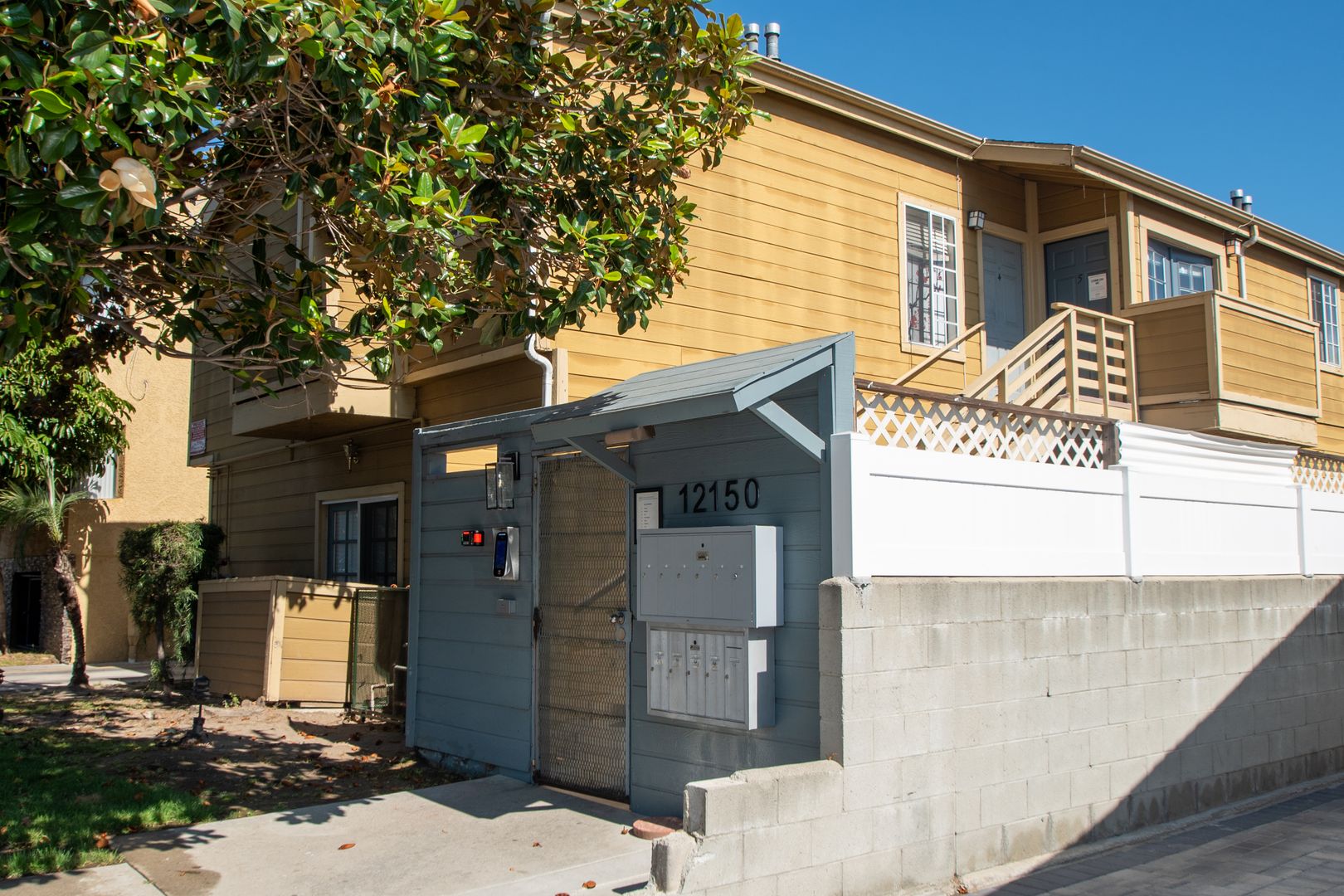 Valley Village Apartment: 12142-50 Oxnard St