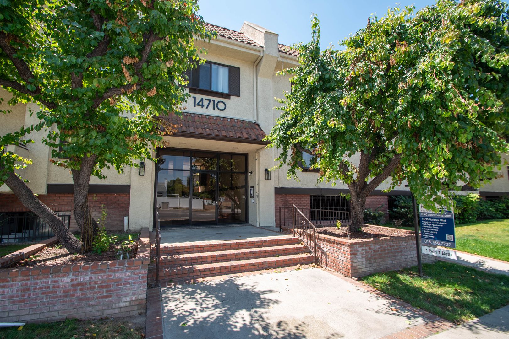 Sherman Oaks Apartment: 14710 Burbank Blvd