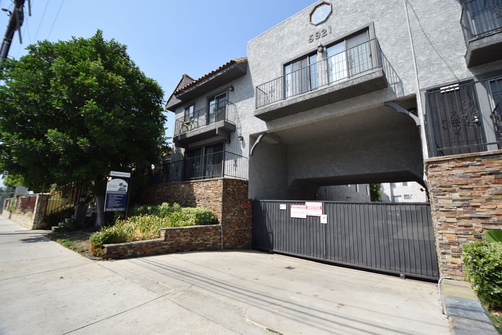 Valley Village Apartment: 5921 Whitsett Avenue