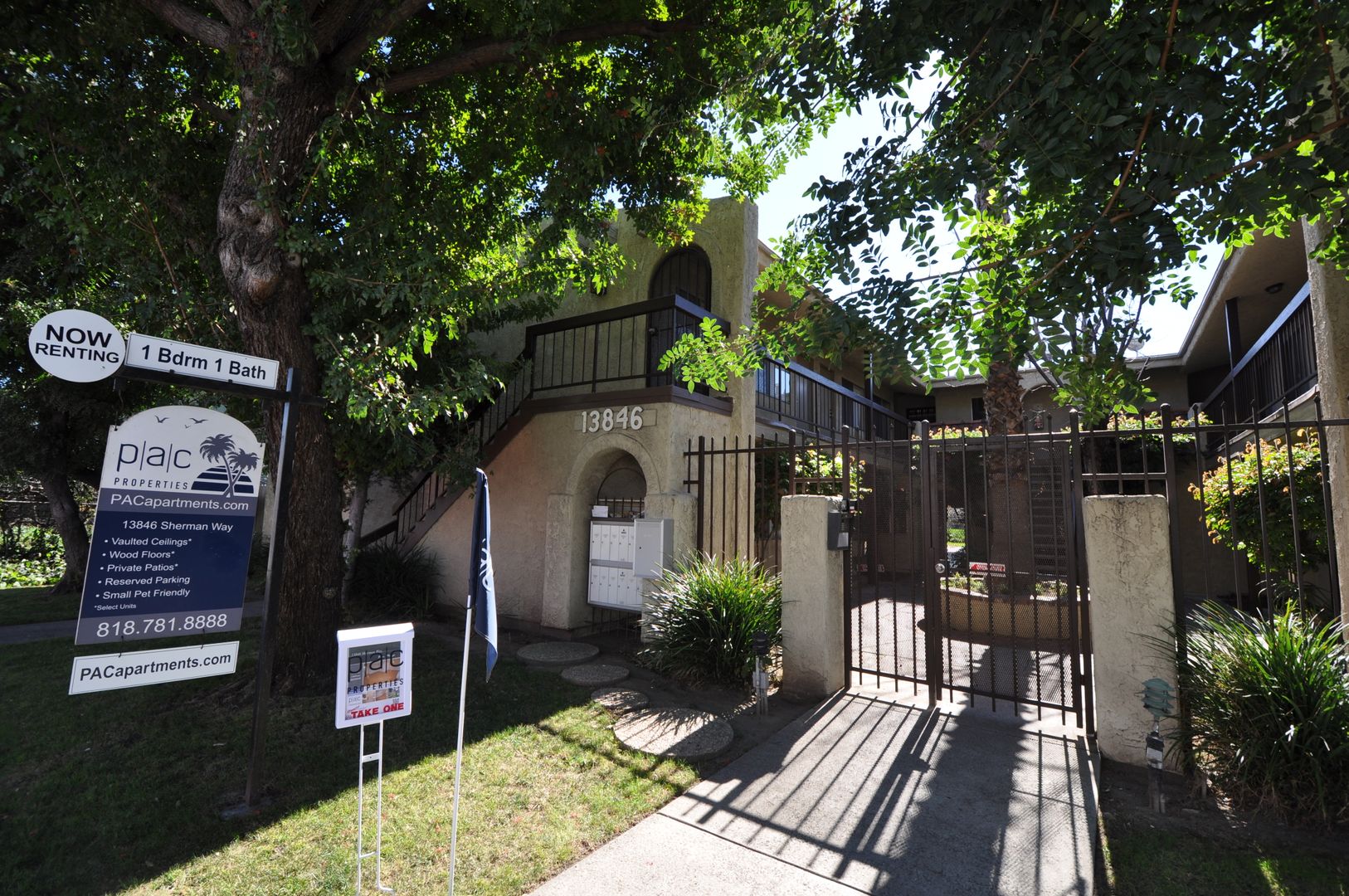 Van Nuys Apartment: 13846 Sherman Way