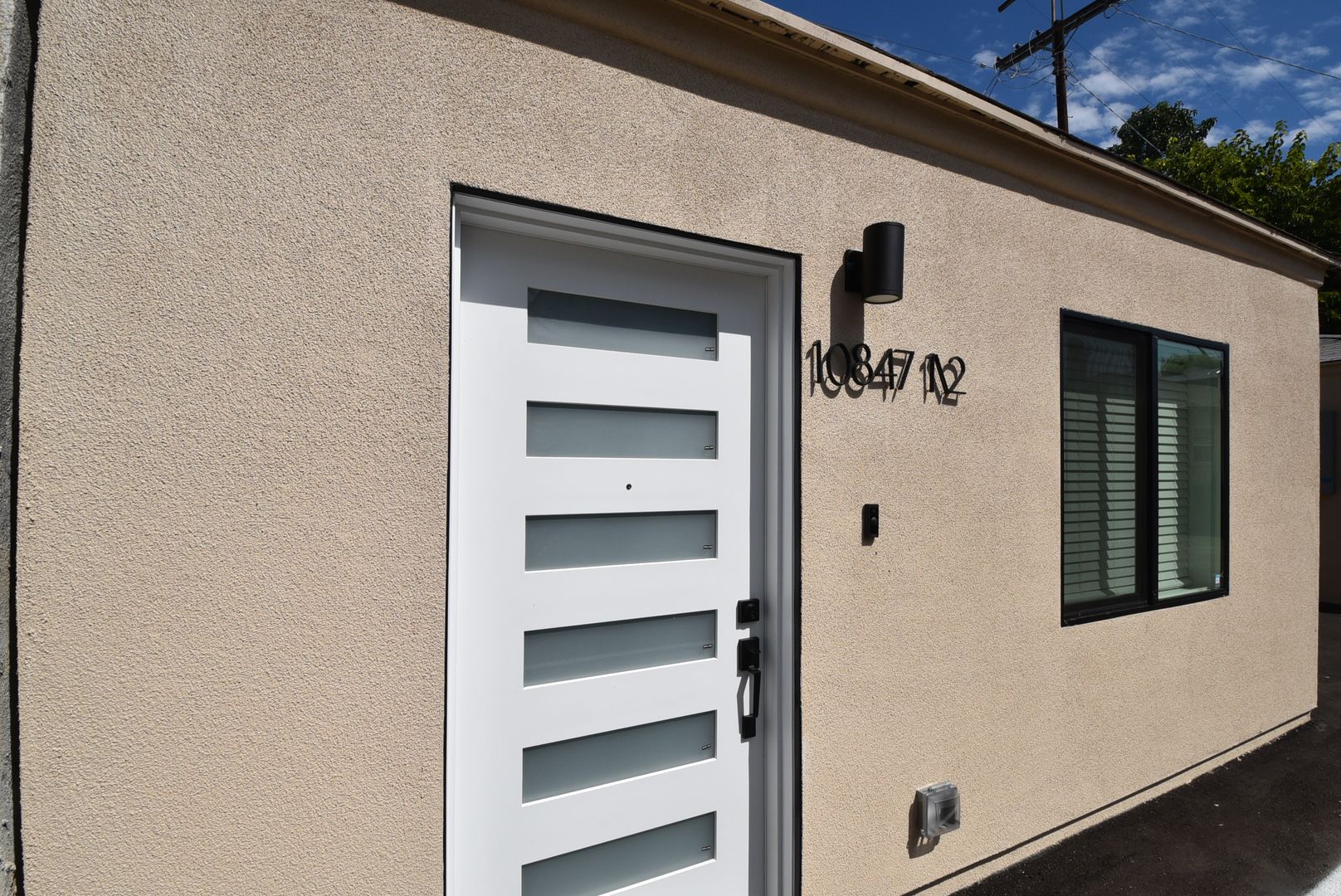 Studio City Apartment: 10839 Moorpark Street