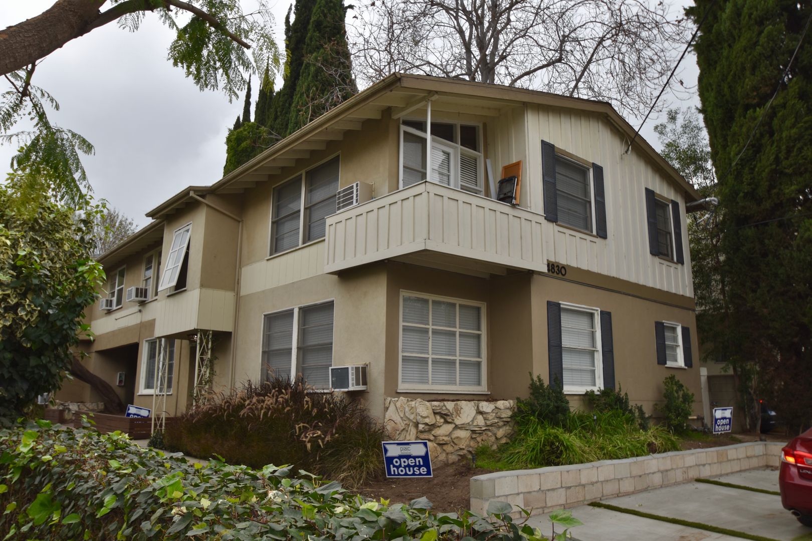 Sherman Oaks Apartment: 14830 Dickens Street