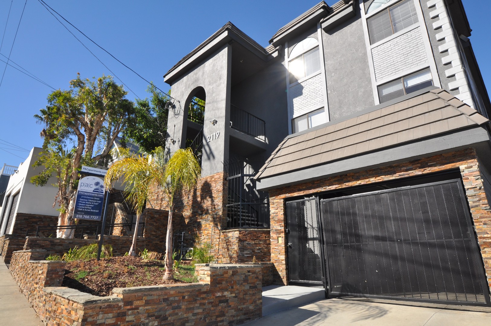 Los Angeles Apartment: 2119 Elsinore Street