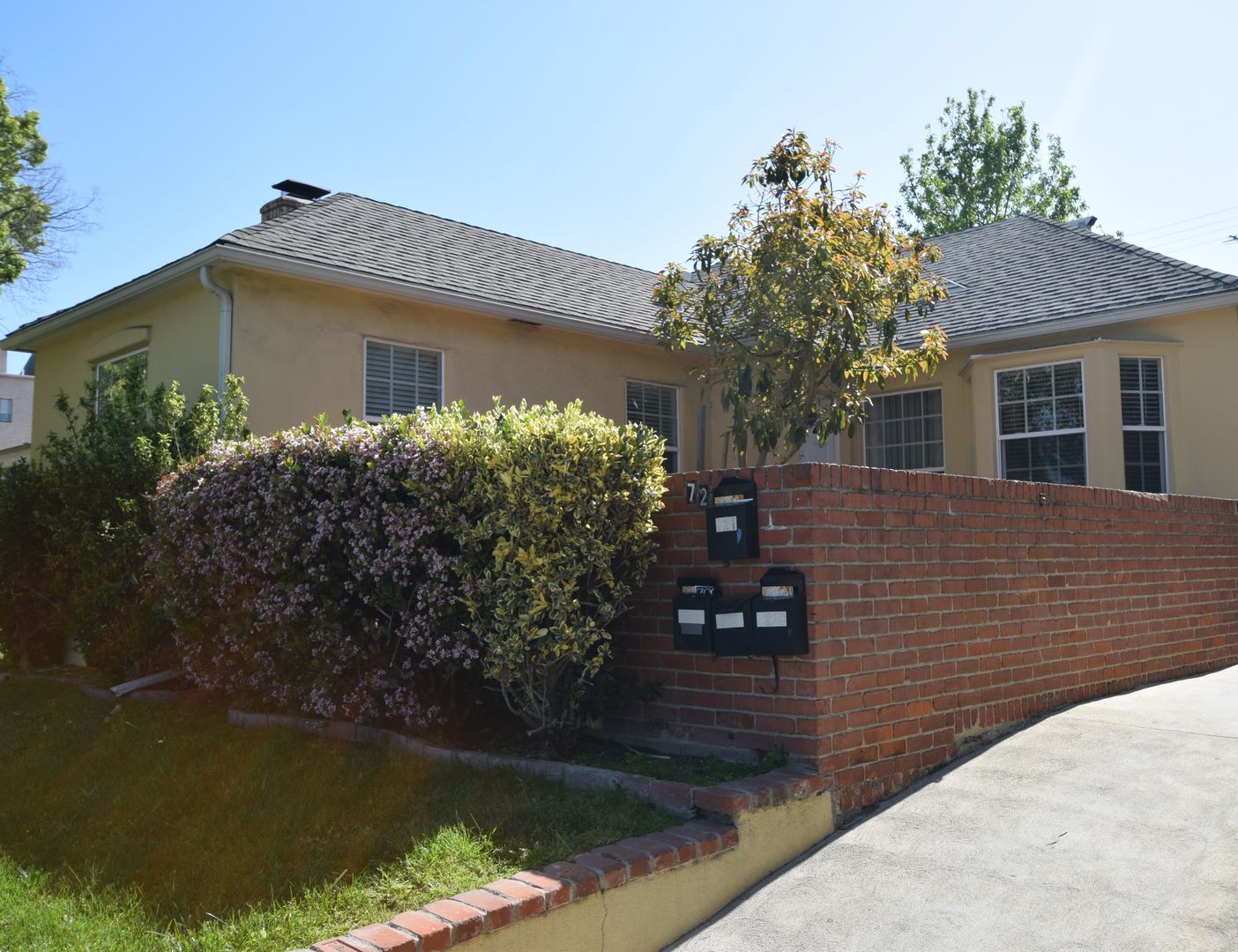 Burbank Apartment: 721 N Hollywood Way