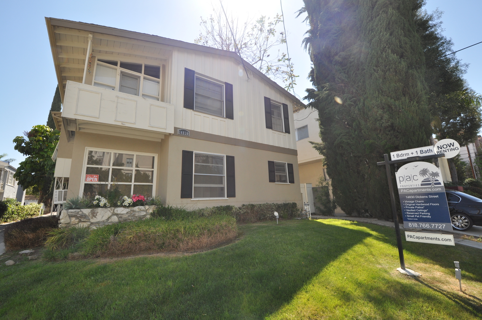 Sherman Oaks Apartment: 14830 Dickens Street