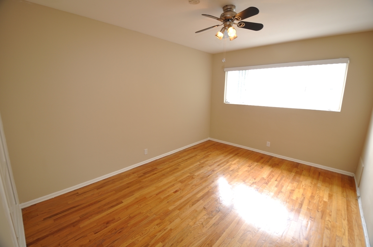 12427 Riverside Drive 5, Valley Village, CA 91607