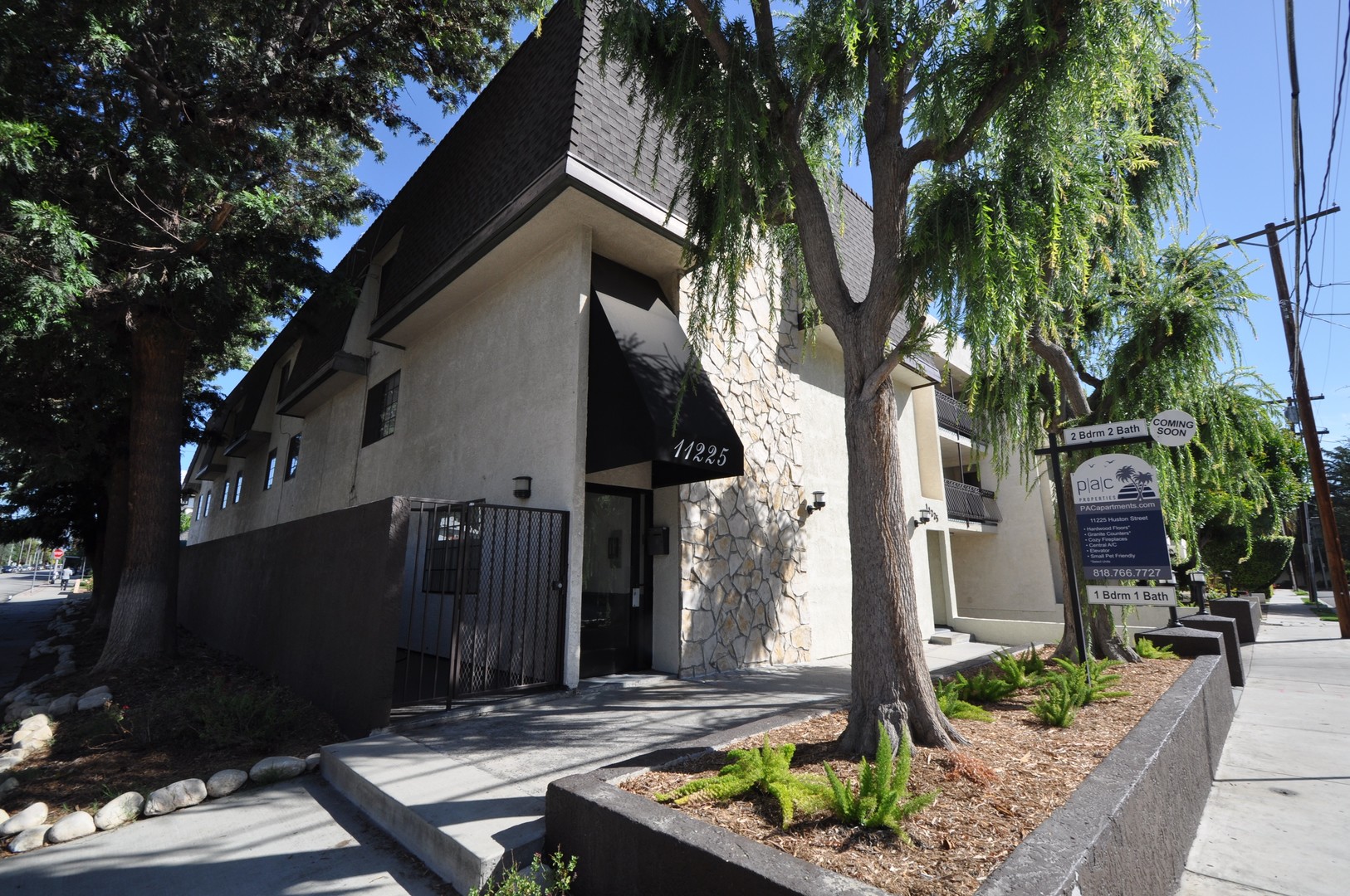 North Hollywood Apartment: 11225 Huston Street