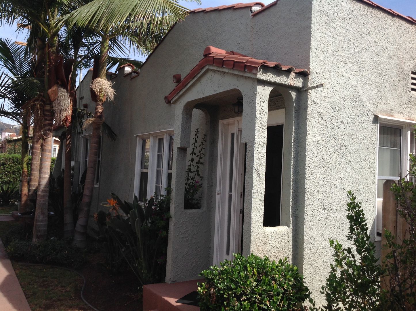 Los Angeles Apartment: 5212 Fountain Avenue