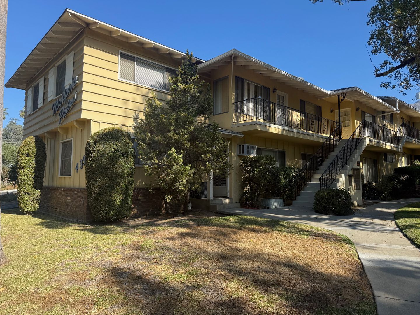 Sierra Madre Apartment: 439 Mariposa Ave