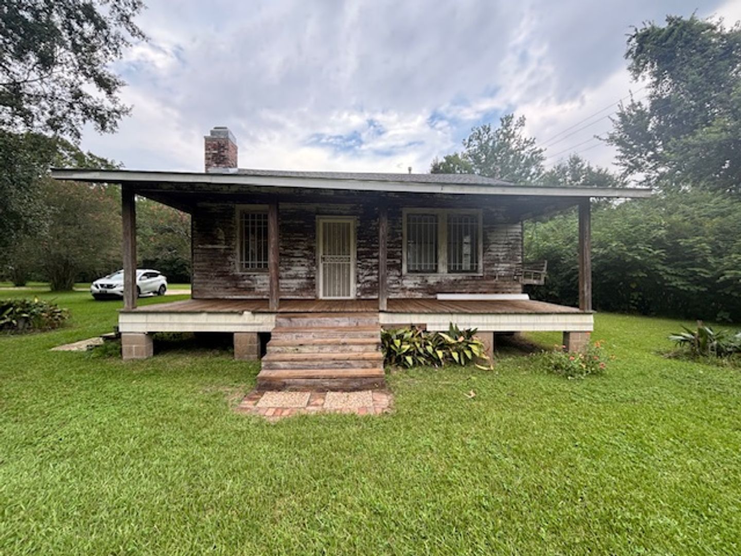 Baton Rouge House: 11917 N. Harrells Ferry Road