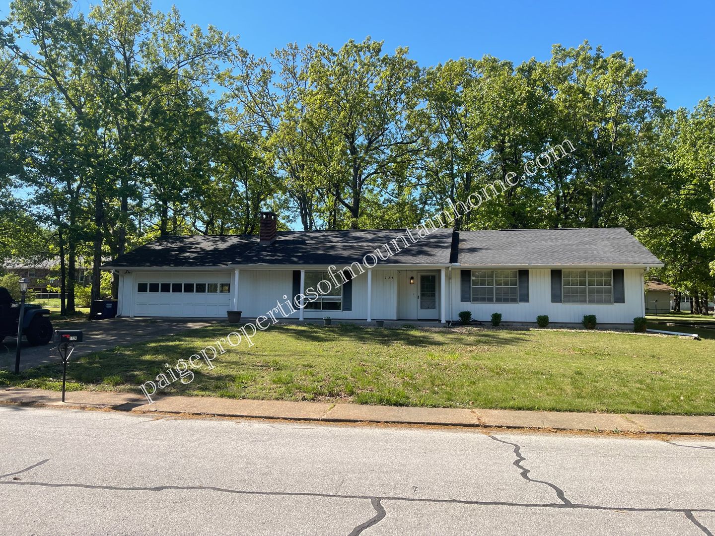 Mountain Home House: 1724 Katherine Drive