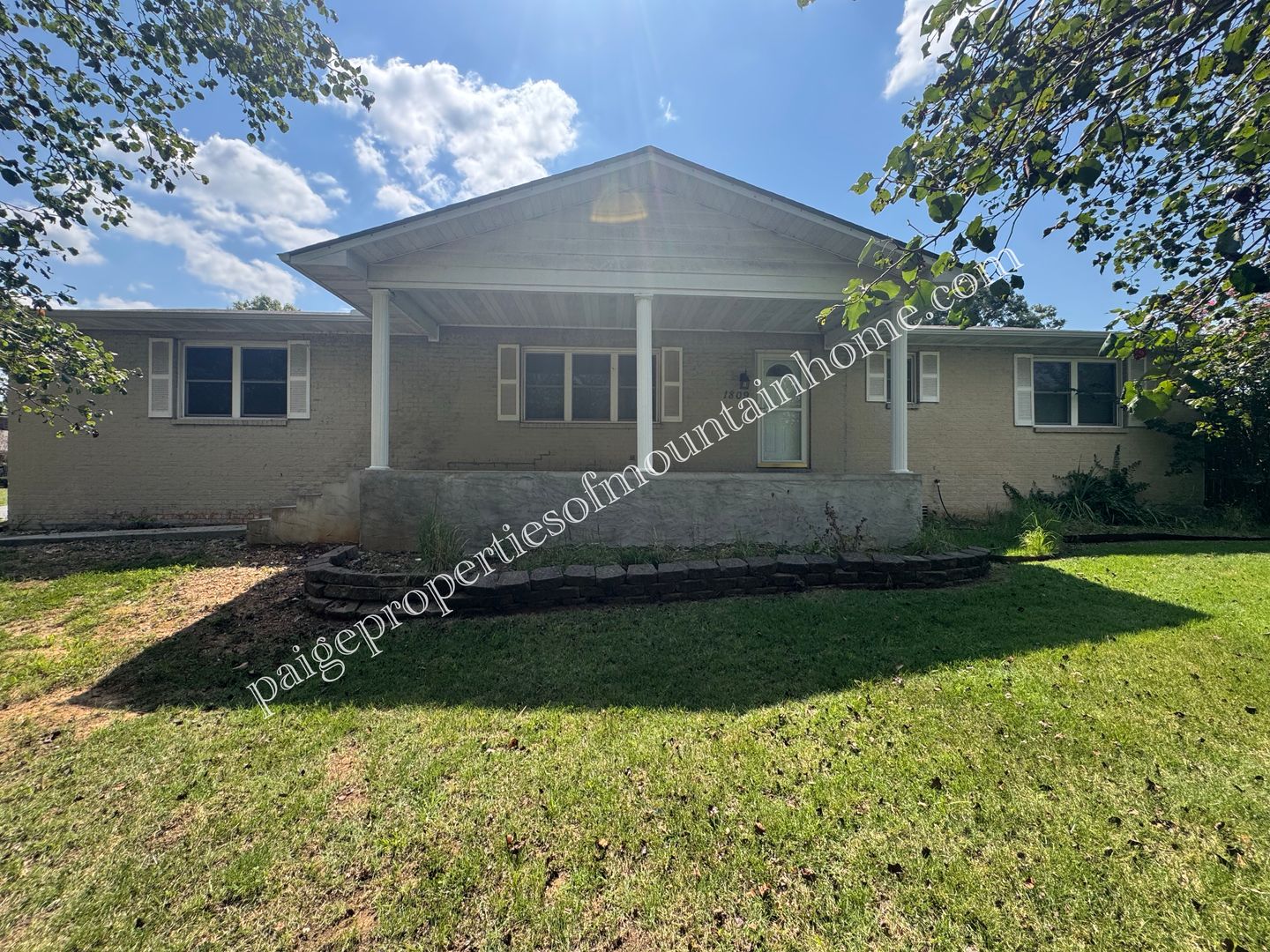 Mountain Home House: 1809 Eagle