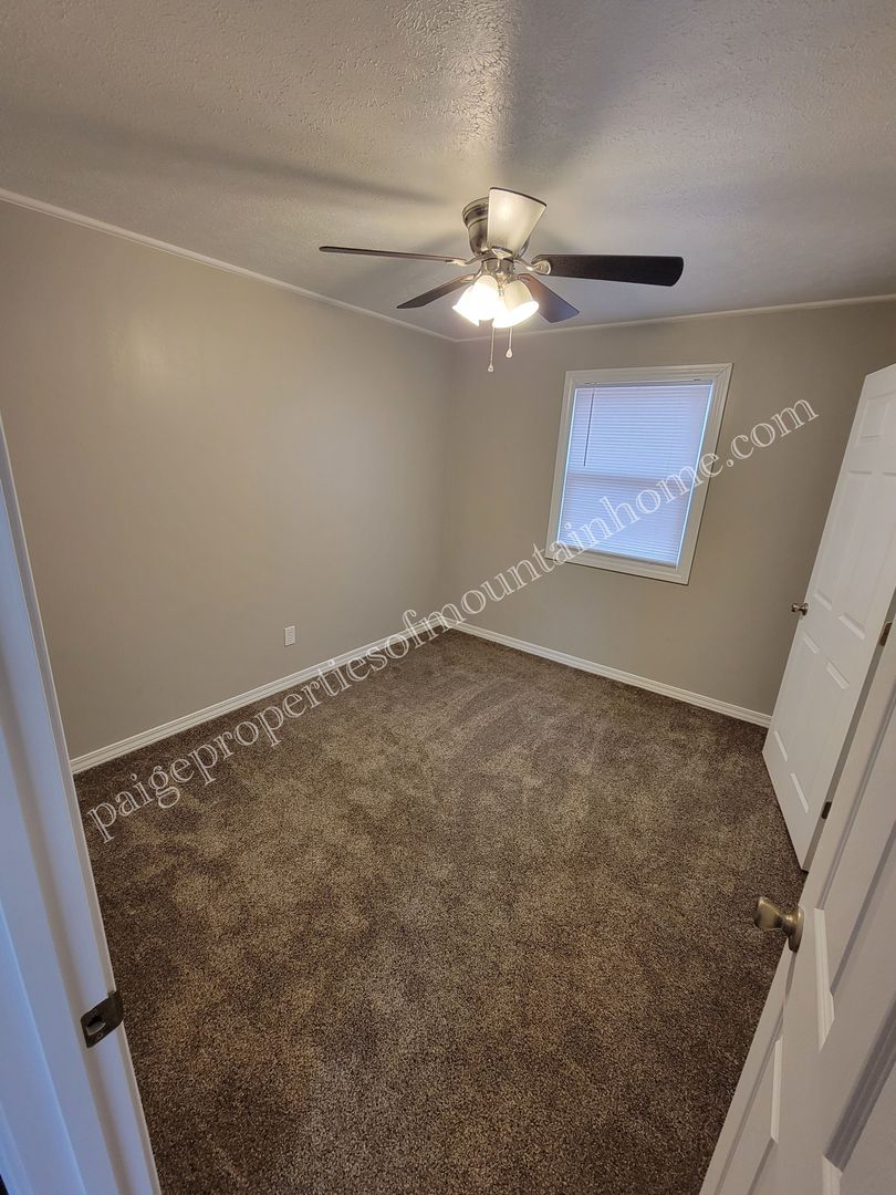 Mountain Home House: 197 Town Park Dr