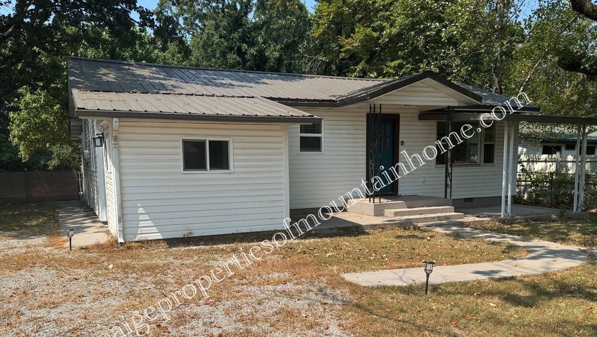 Mountain Home House: 4817 Hwy 5 S.