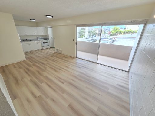 2 bdrm, 1 bath, 1 pkg, concrete walk up w/ pool & community laundry – photo 1