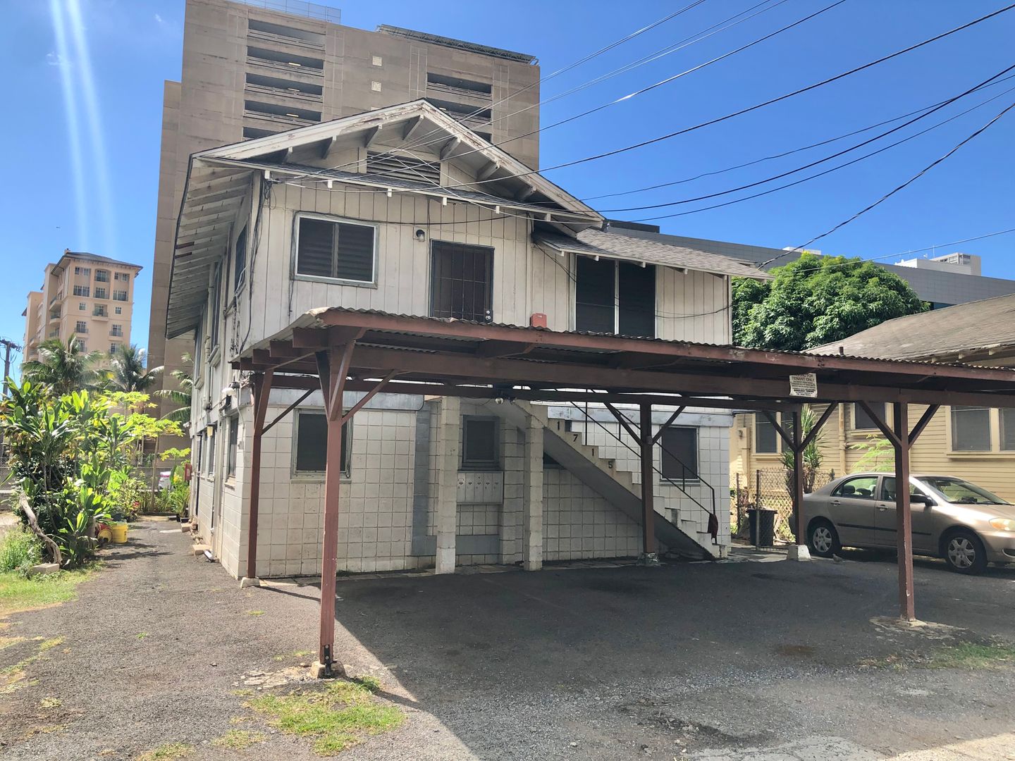 Honolulu Apartment: 1715 Clark Street
