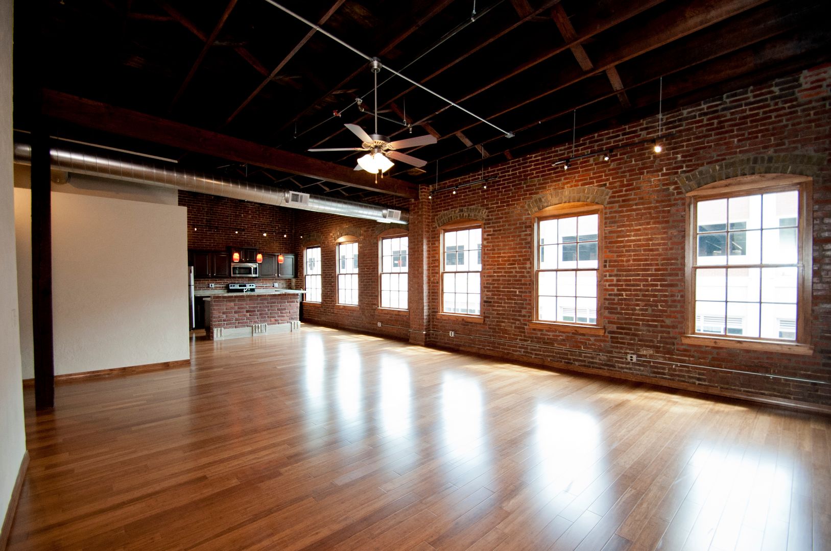 Springfield Apartment: 211 S. Market Ave.