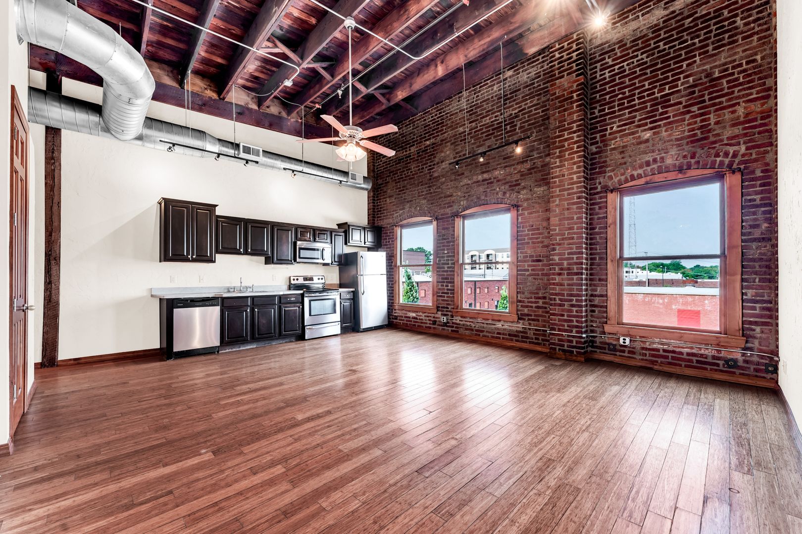 Springfield Apartment: 211 S. Market Ave.