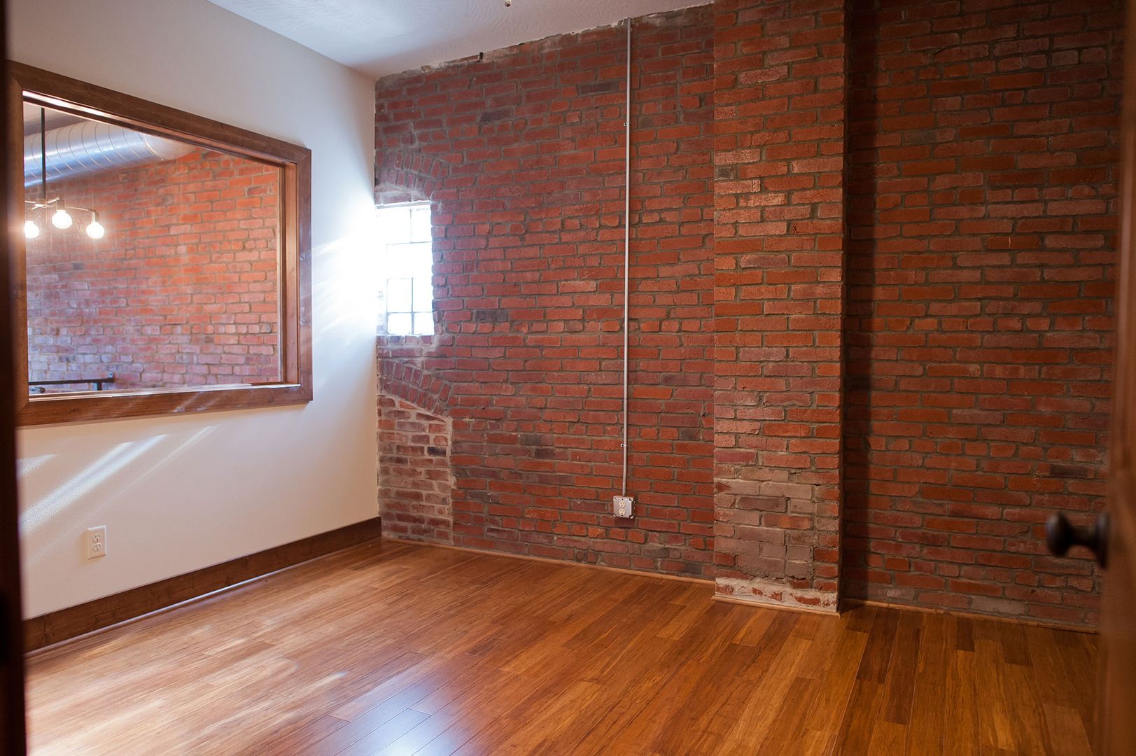 Springfield Apartment: 518 W College St.