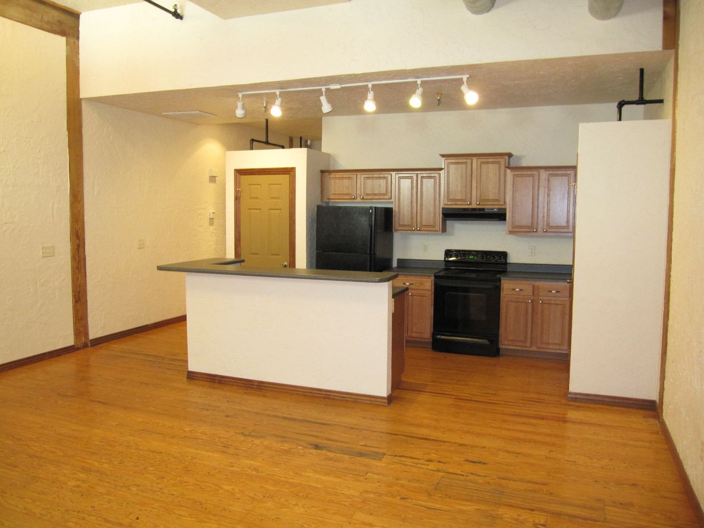 Springfield Apartment: 235 N. Market St.