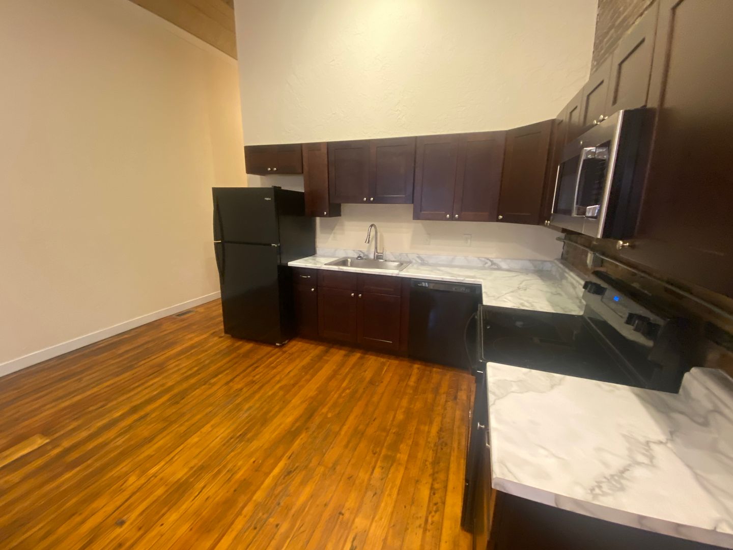 Springfield Apartment: 507 W College