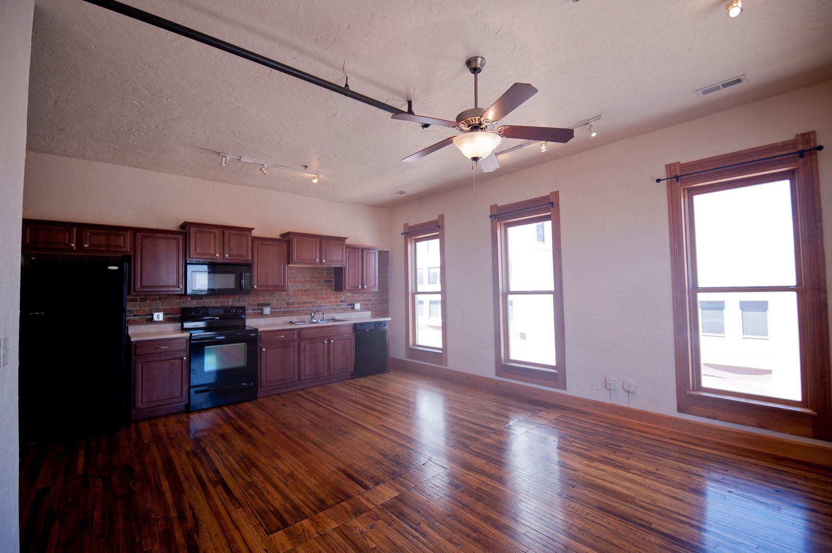 Springfield Apartment: 222 Park Central N.