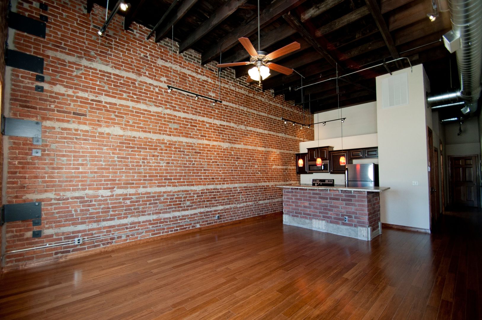 Springfield Apartment: 211 S. Market Ave.