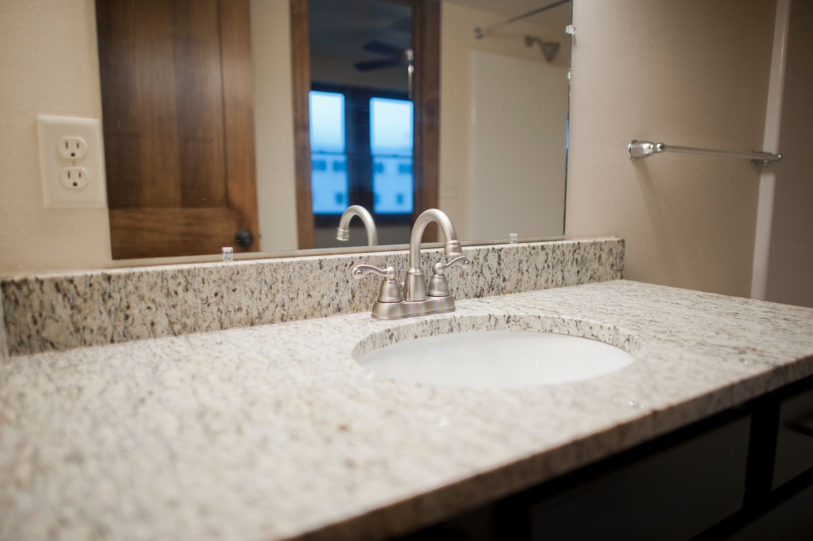 Springfield Apartment: 529 E. Cherry St