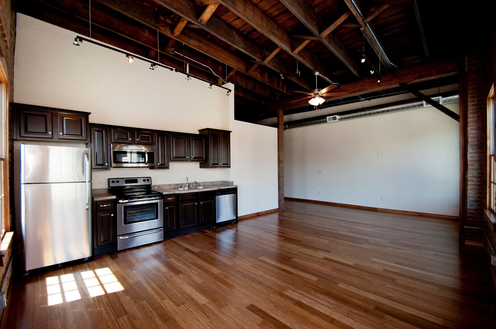 Springfield Apartment: 211 S. Market Ave.