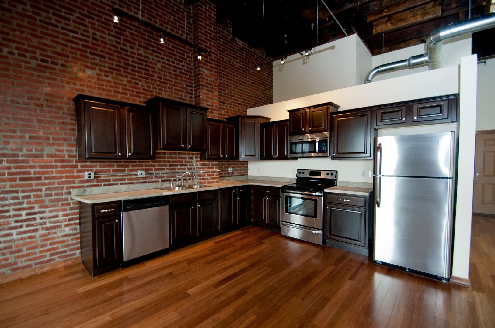 Springfield Apartment: 211 S. Market Ave.