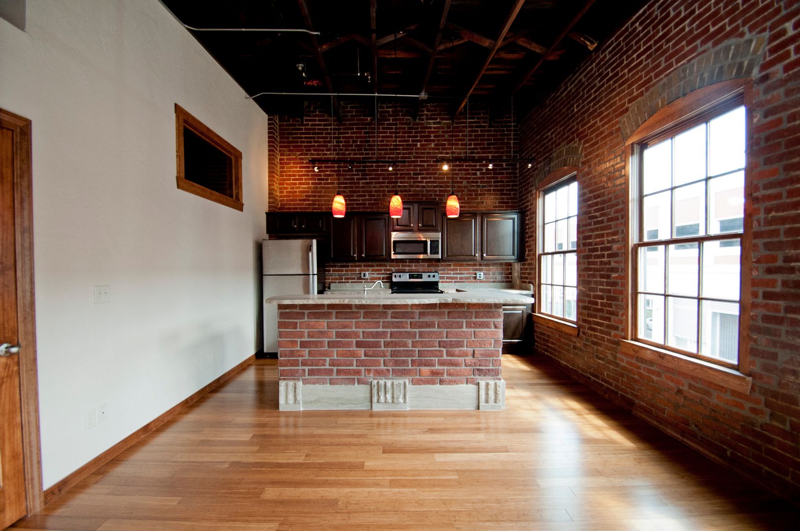 Springfield Apartment: 211 S. Market Ave.