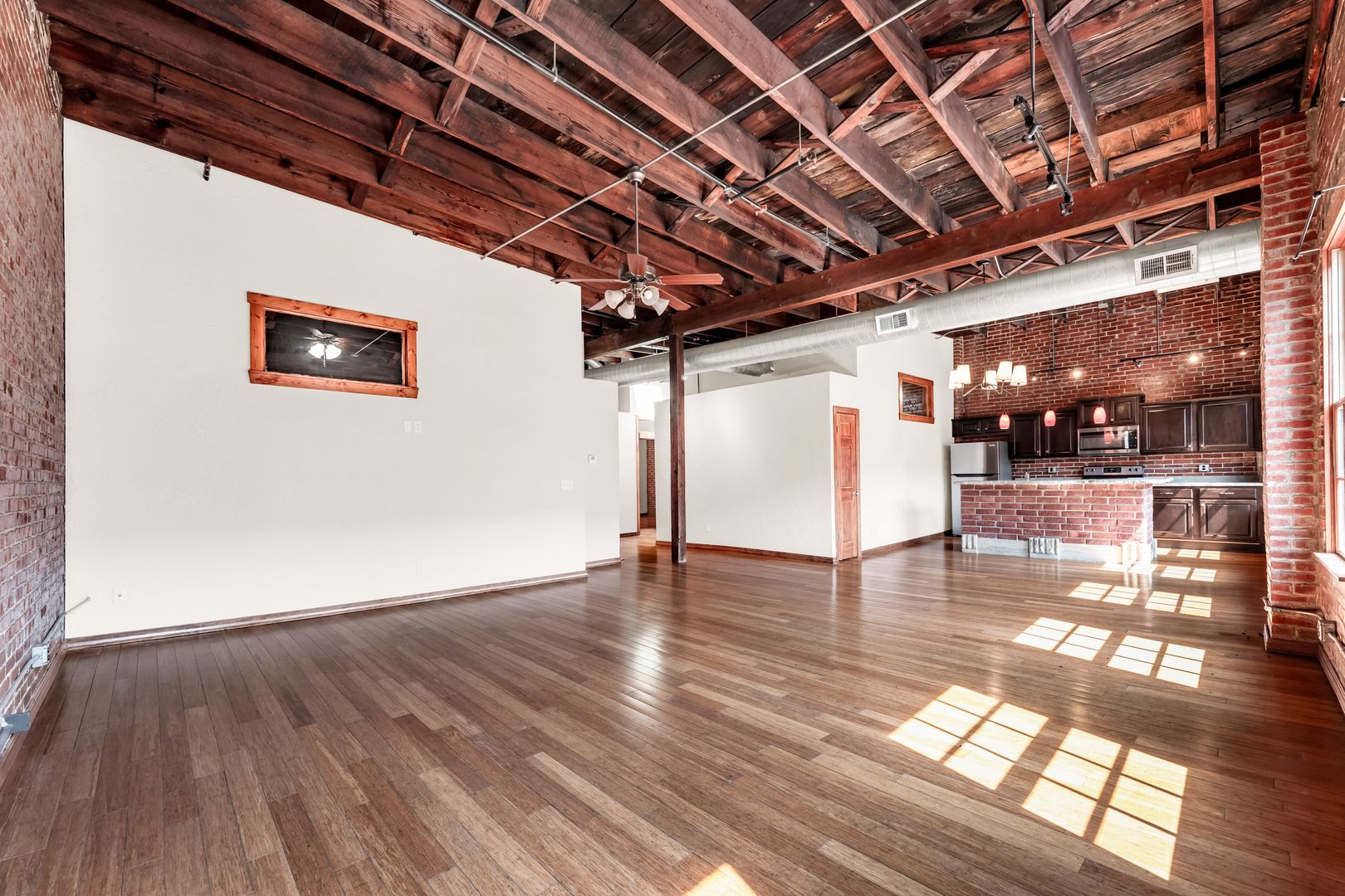 Springfield Apartment: 211 S. Market Ave.