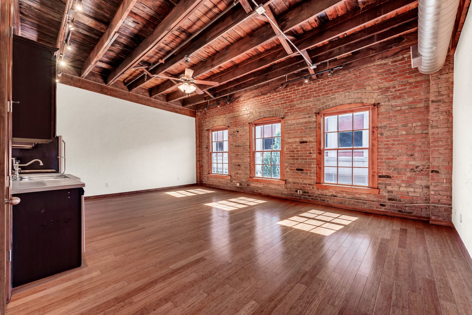 Springfield Apartment: 211 S. Market Ave.