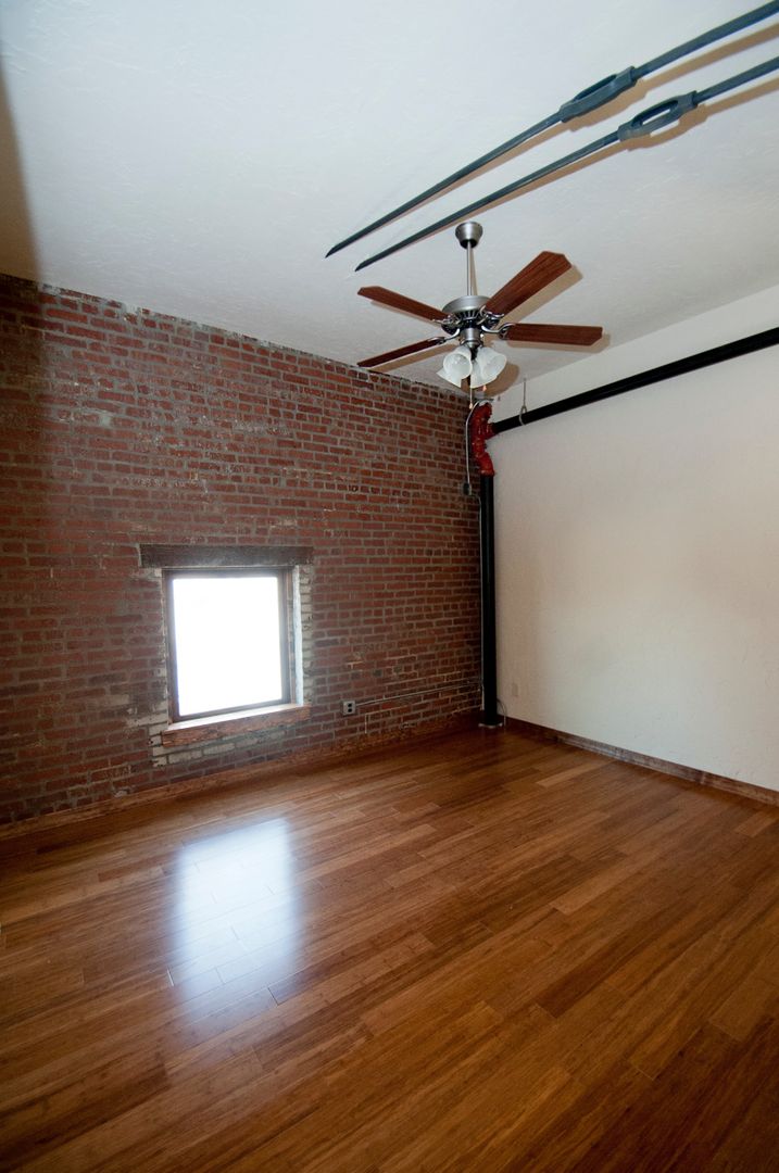 Springfield Apartment: 211 S. Market Ave.