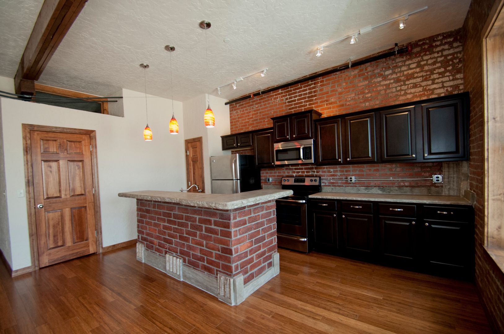 Springfield Apartment: 211 S. Market Ave.