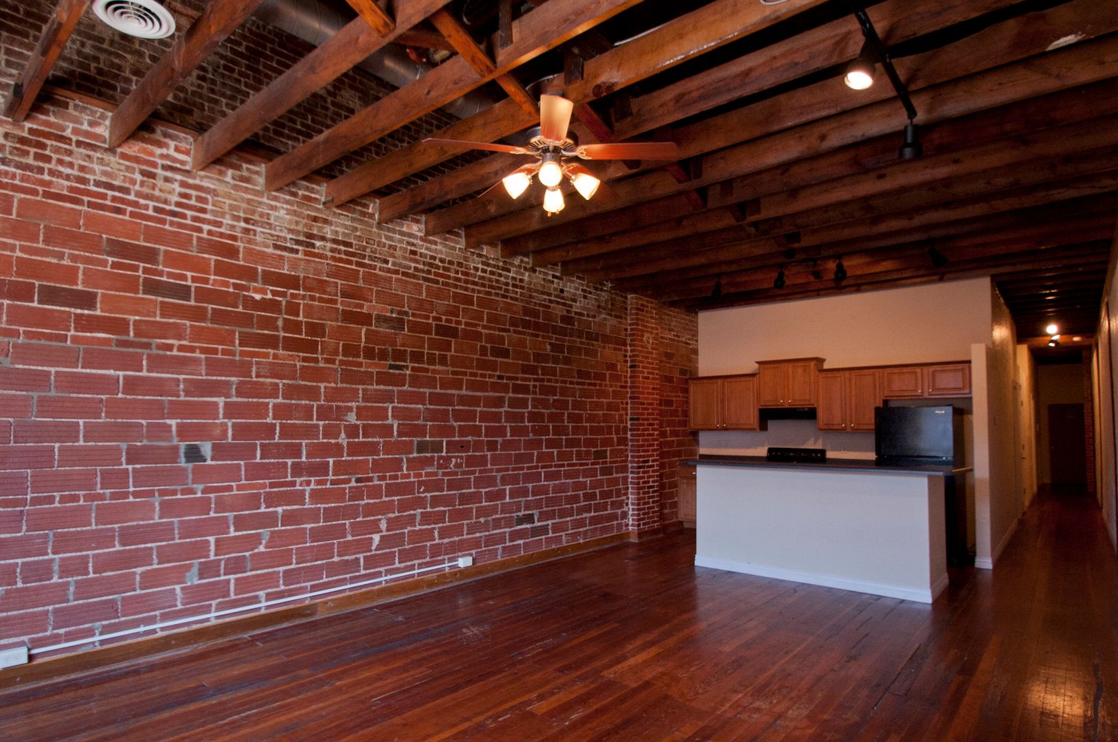 Springfield Apartment: 507 W College