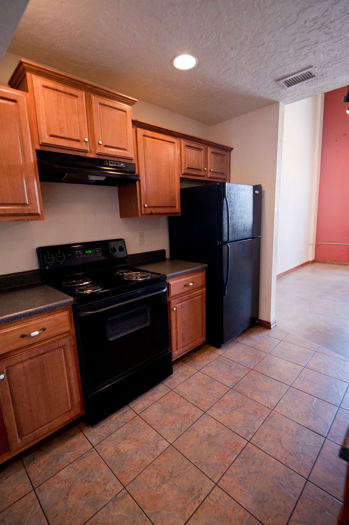 Springfield Apartment: 520 W. Olive St.