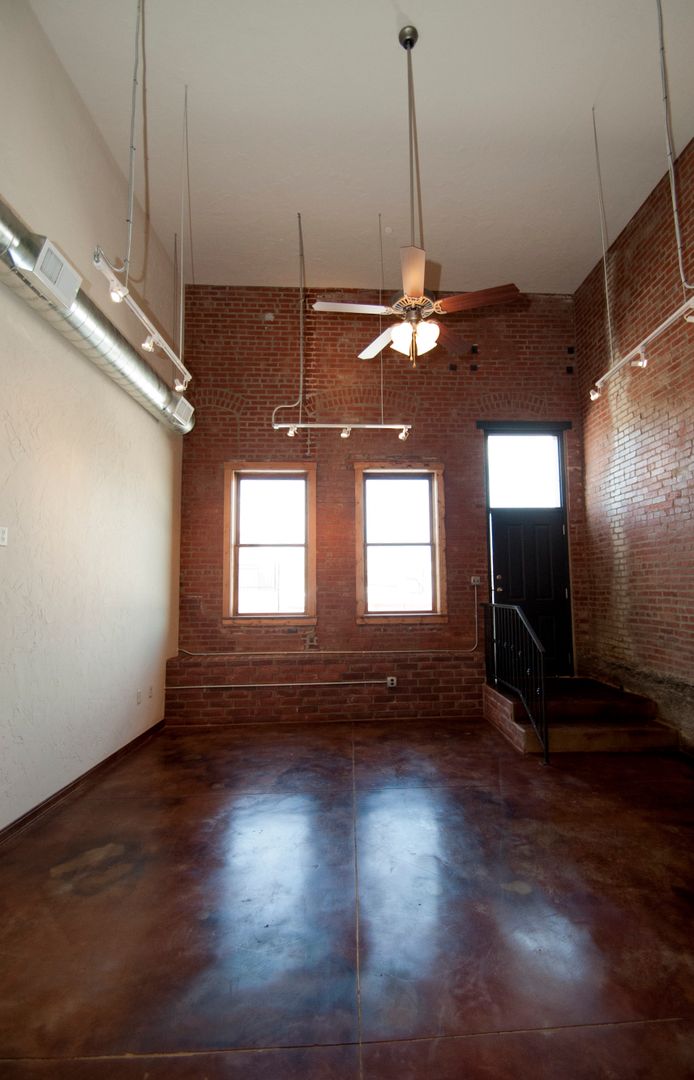 Springfield Apartment: 211 S. Market Ave.